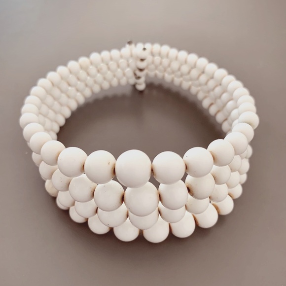 Vintage White Beaded Coil Bracelet- Mod Memory Wire Wrap 60s Style - Picture 1 of 3